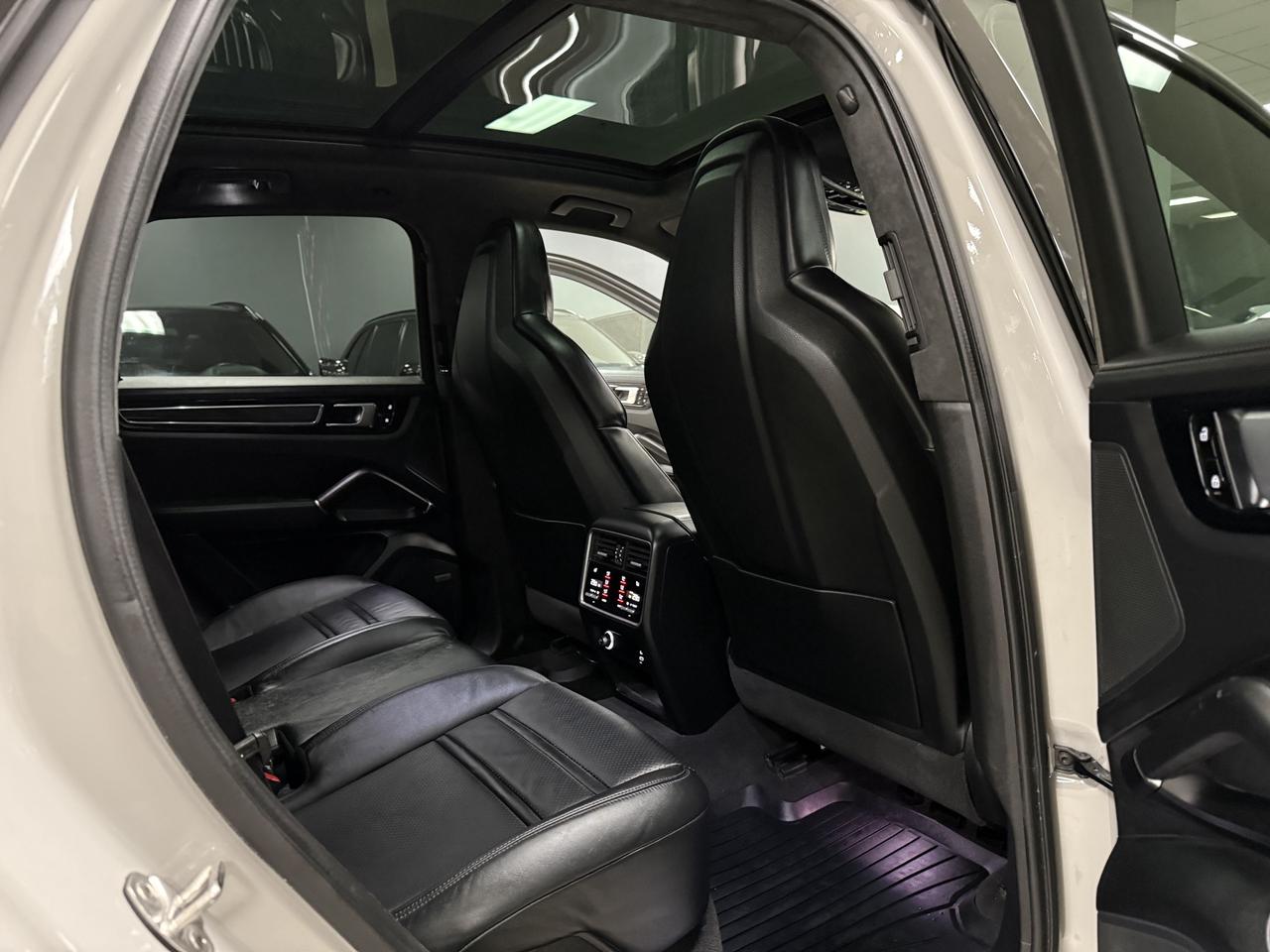 2021 Porsche Cayenne GTS AWD**ONE OWNER**FULLY SERVICED BY PORSCHE** Photo