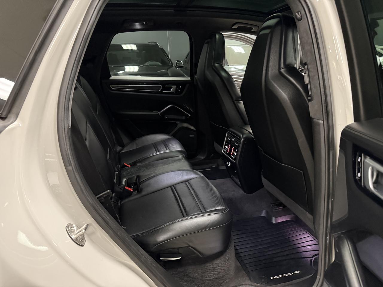 2021 Porsche Cayenne GTS AWD**ONE OWNER**FULLY SERVICED BY PORSCHE** Photo