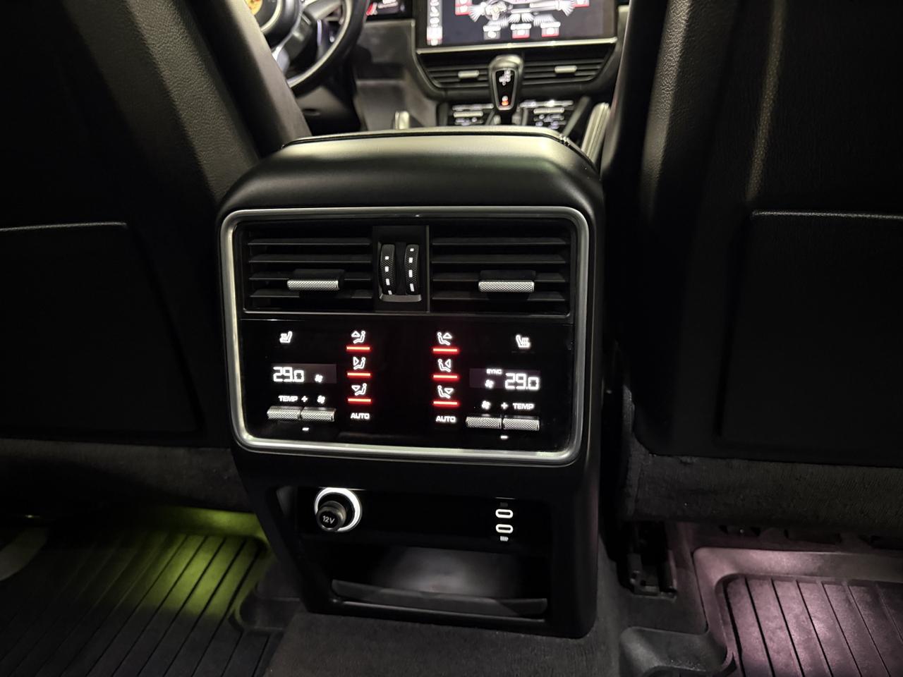 2021 Porsche Cayenne GTS AWD**ONE OWNER**FULLY SERVICED BY PORSCHE** Photo