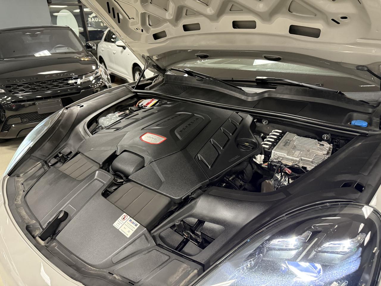 2021 Porsche Cayenne GTS AWD**ONE OWNER**FULLY SERVICED BY PORSCHE** Photo