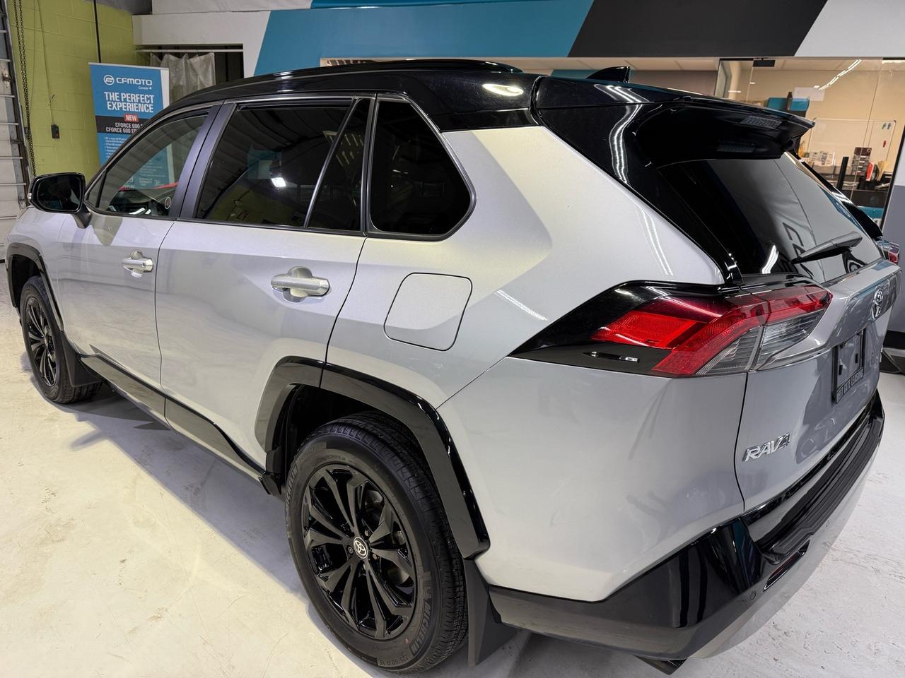 2024 Toyota RAV4 HYBRID XSE AWD   TECHNOLOGY PACKAGE   NO ACCIDENTS Photo