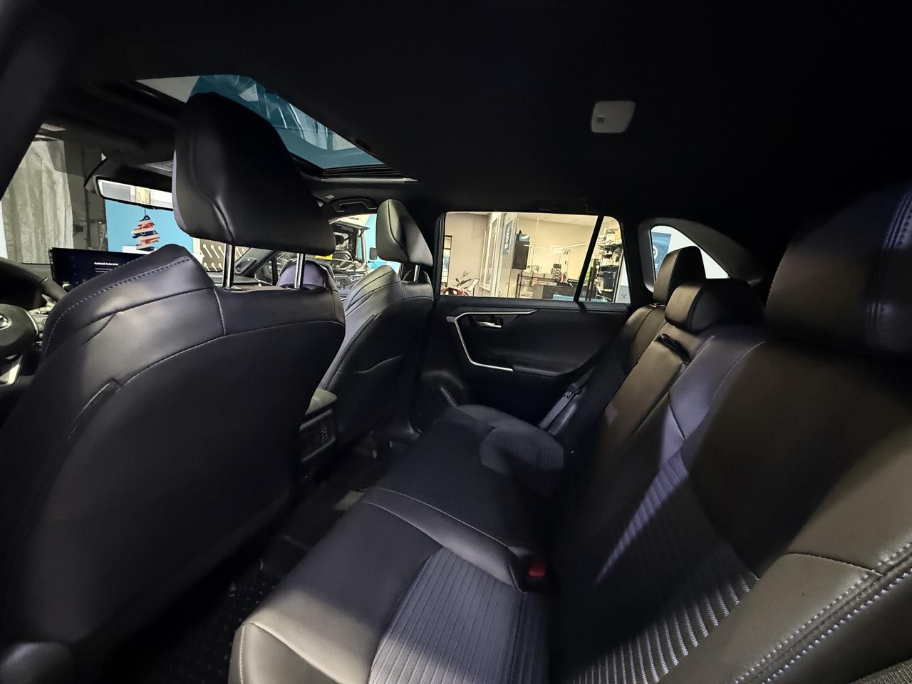 2024 Toyota RAV4 HYBRID XSE AWD   TECHNOLOGY PACKAGE   NO ACCIDENTS Photo