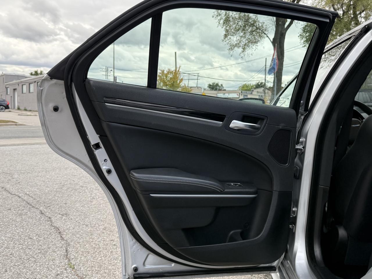 2023 Chrysler 300 OneOwner l 300 S l AWD l Chrylser Mopar Warranty Photo