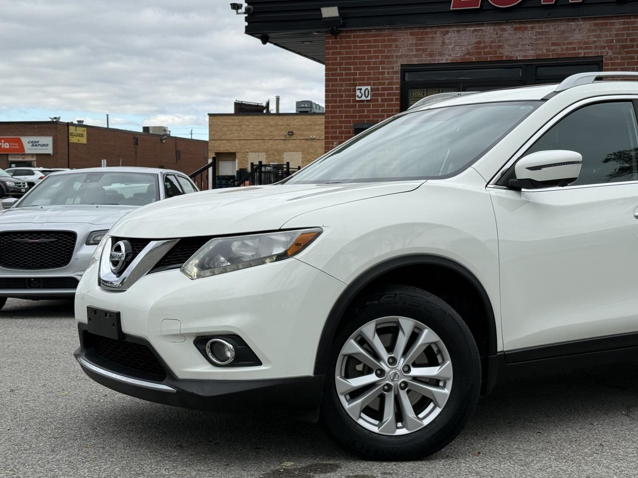 2016 Nissan Rogue AWD l SV l 7 PASSANGER l 4CYL l 2.5L l RARE PKG Photo