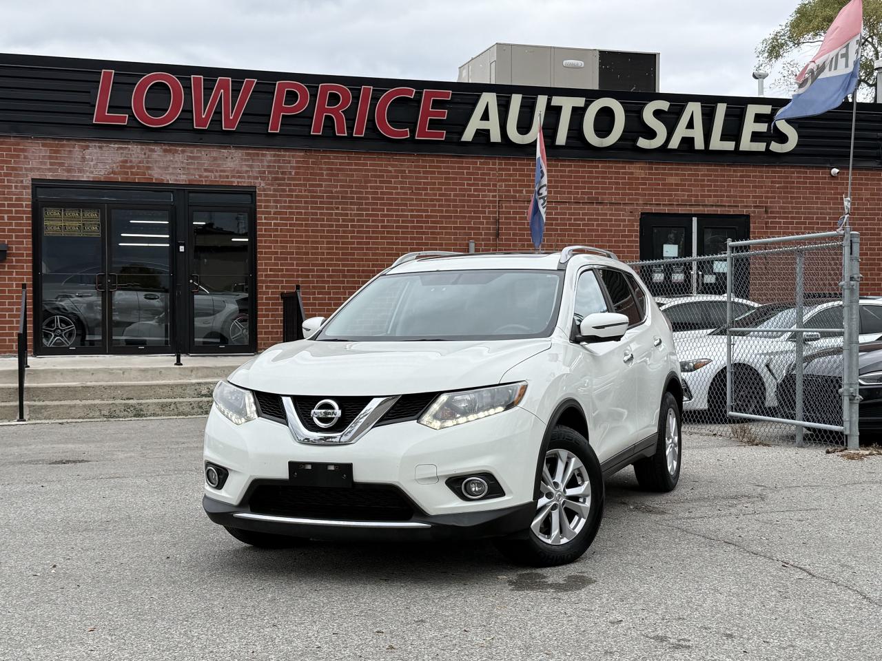 2016 Nissan Rogue AWD l SV l 7 PASSANGER l 4CYL l 2.5L l RARE PKG Photo