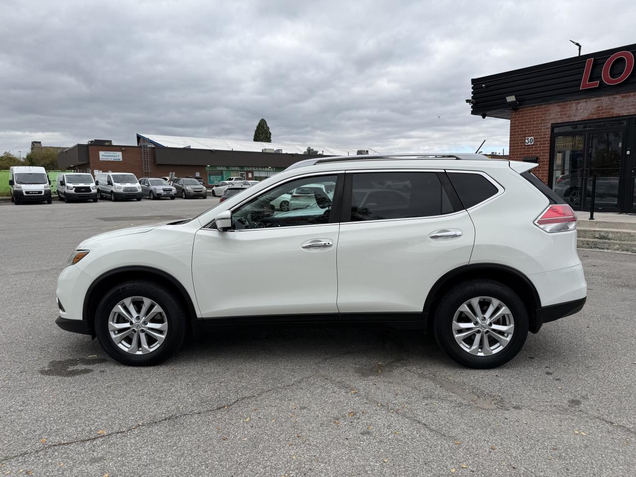 2016 Nissan Rogue AWD * SV * 7 PASSANGER * 4CYL * 2.5L * RARE Photo