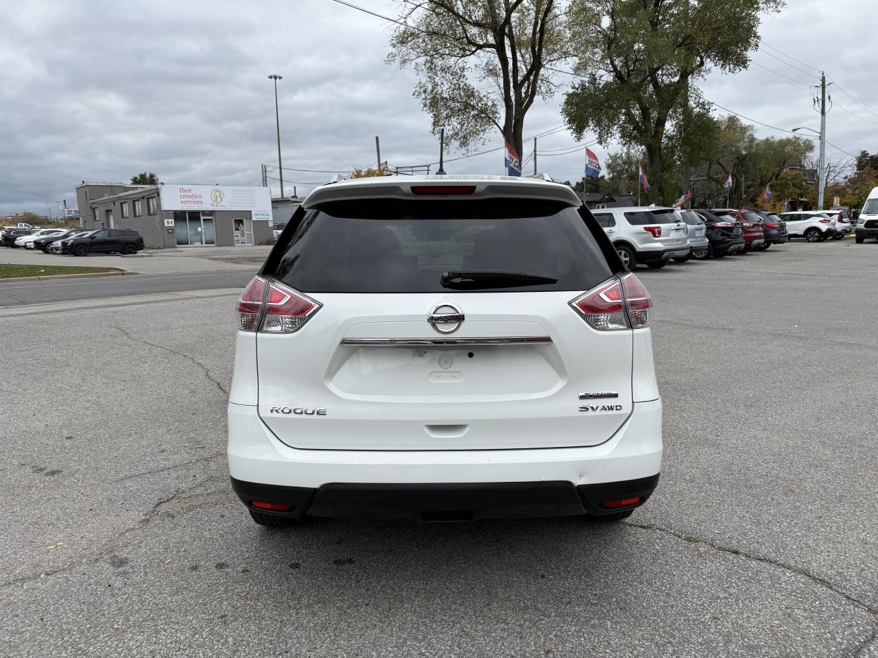 2016 Nissan Rogue AWD l SV l 7 PASSANGER l 4CYL l 2.5L l RARE PKG Photo