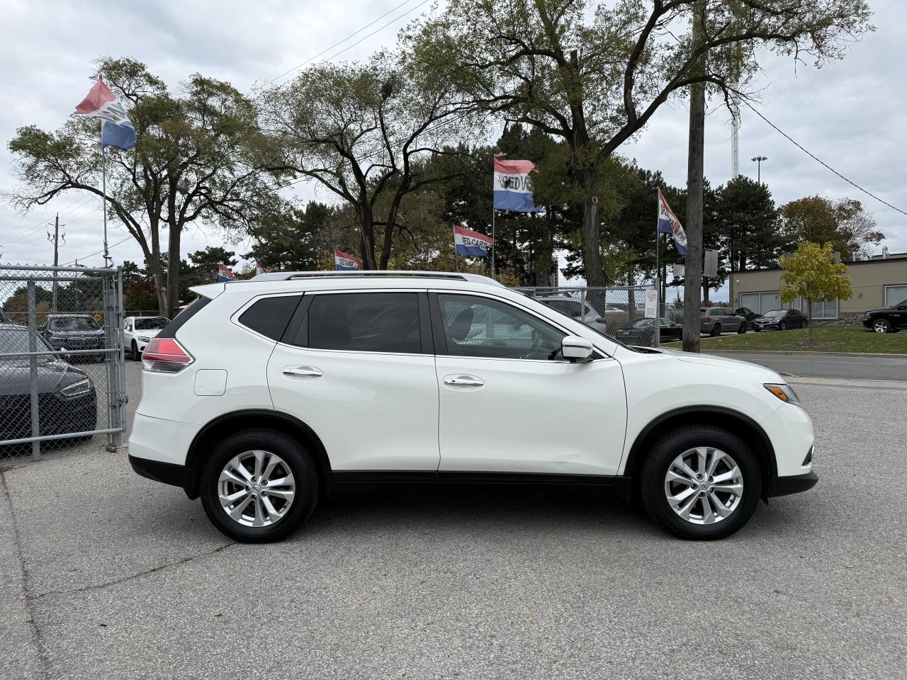 2016 Nissan Rogue AWD * SV * 7 PASSANGER * 4CYL * 2.5L * RARE Photo