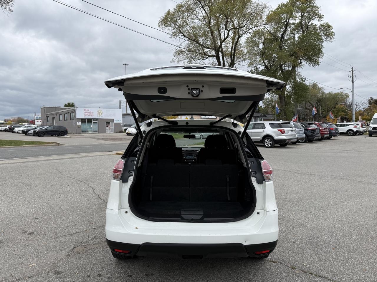 2016 Nissan Rogue AWD l SV l 7 PASSANGER l 4CYL l 2.5L l RARE PKG Photo