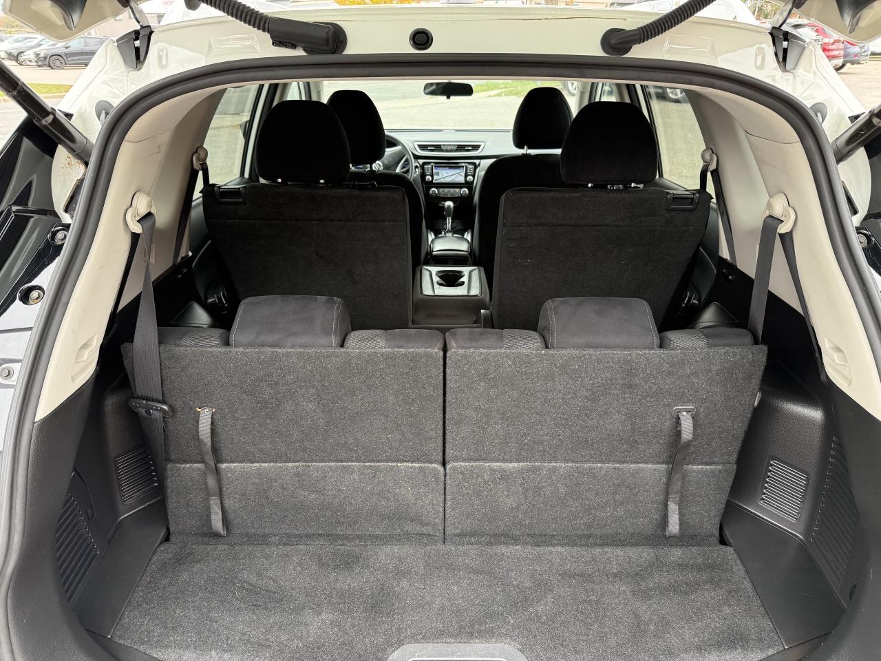 2016 Nissan Rogue AWD l SV l 7 PASSANGER l 4CYL l 2.5L l RARE PKG Photo