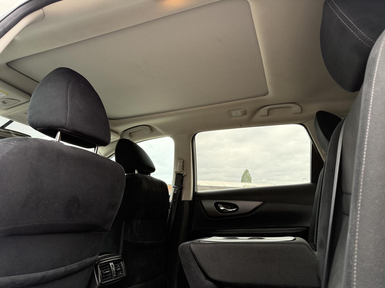 2016 Nissan Rogue AWD * SV * 7 PASSANGER * 4CYL * 2.5L * RARE Photo