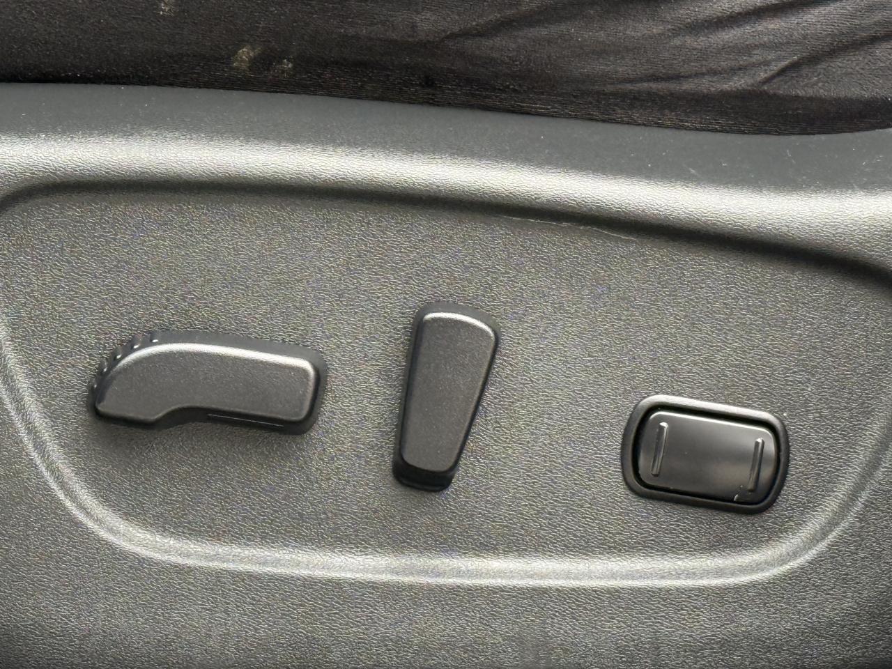 2016 Nissan Rogue AWD * SV * 7 PASSANGER * 4CYL * 2.5L * RARE Photo