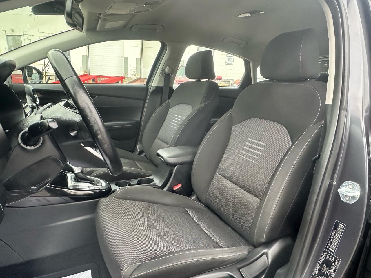 2020 Kia Forte5 EX ~ CarPlay ~ REAR CAM ~ SAFETY INCLUDED Photo
