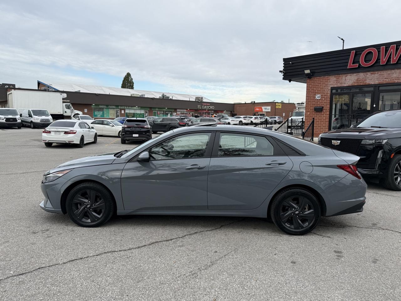 2022 Hyundai Elantra Preferred I IVT w-Sun & Tech Package I 2.0 I 4CYL Photo4