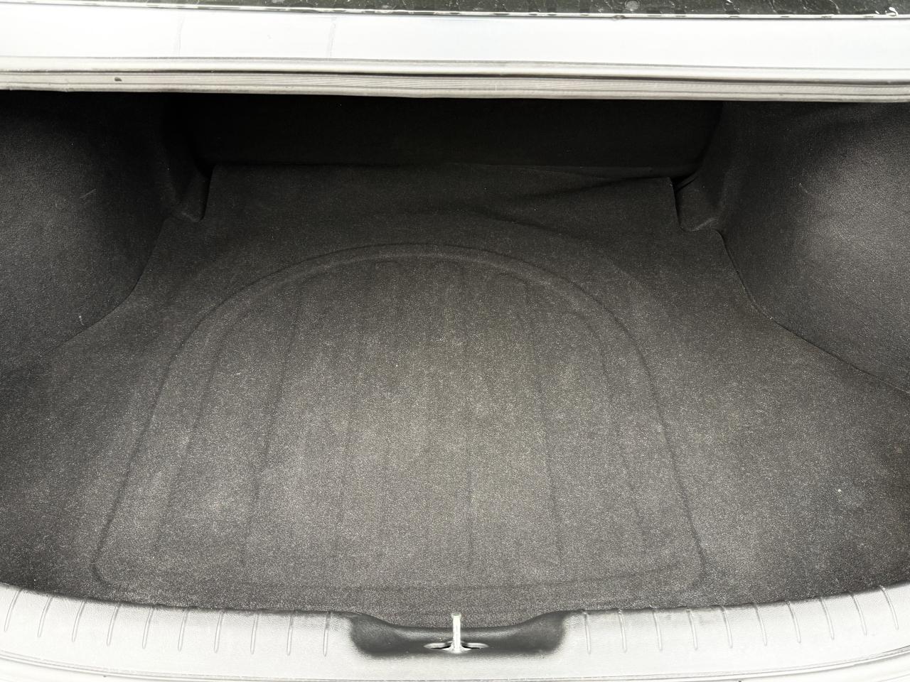 2022 Hyundai Elantra Preferred I IVT w-Sun & Tech Package I 2.0 I 4CYL Photo