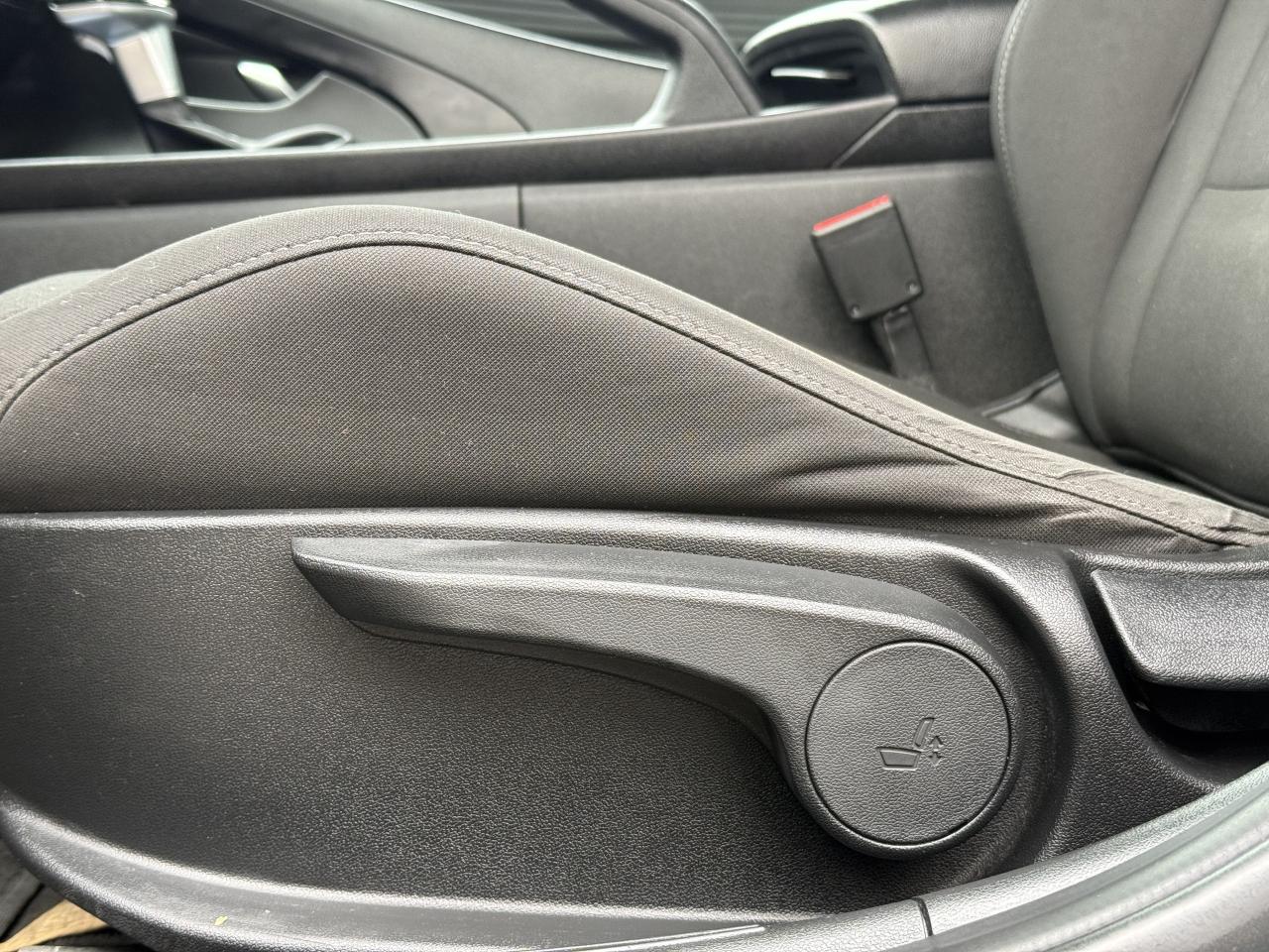 2022 Hyundai Elantra Preferred I IVT w-Sun & Tech Package I 2.0 I 4CYL Photo