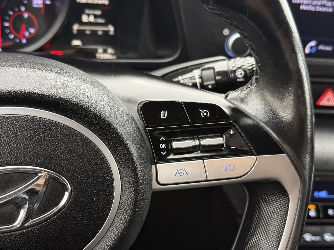 2022 Hyundai Elantra Preferred I IVT w-Sun & Tech Package I 2.0 I 4CYL Photo