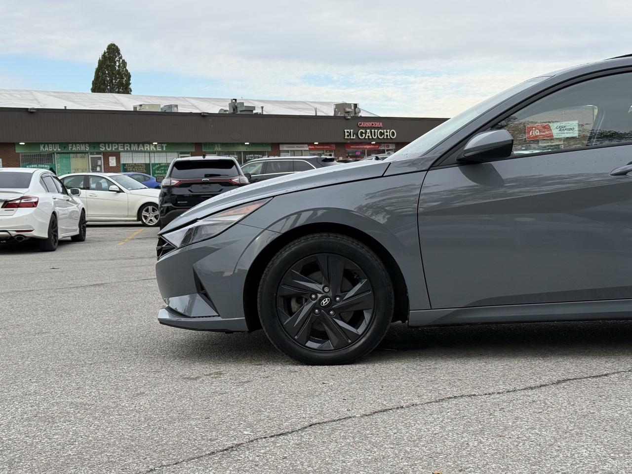 2022 Hyundai Elantra Preferred I IVT w-Sun & Tech Package I 2.0 I 4CYL Photo3