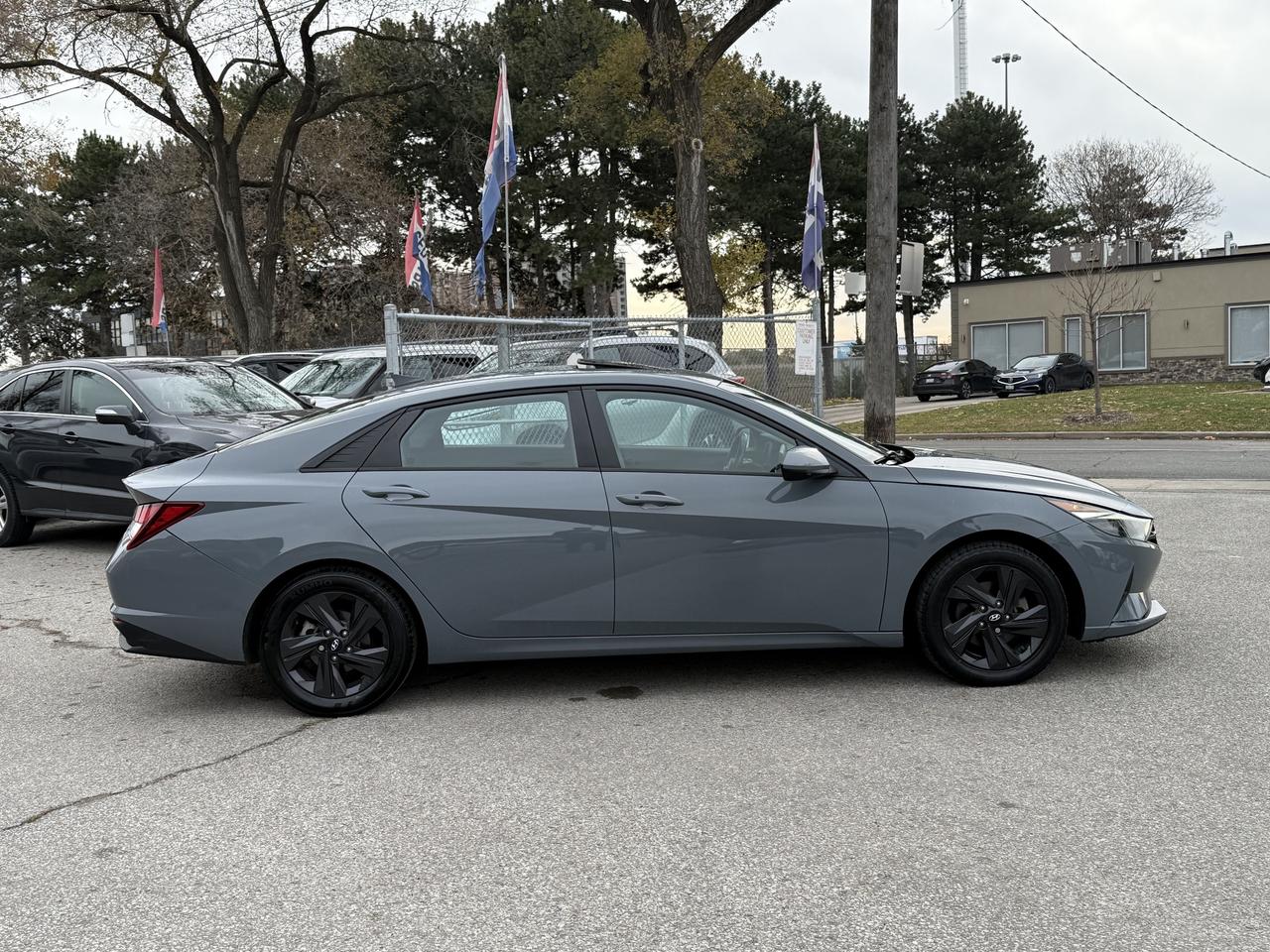 2022 Hyundai Elantra Preferred I IVT w-Sun & Tech Package I 2.0 I 4CYL Photo