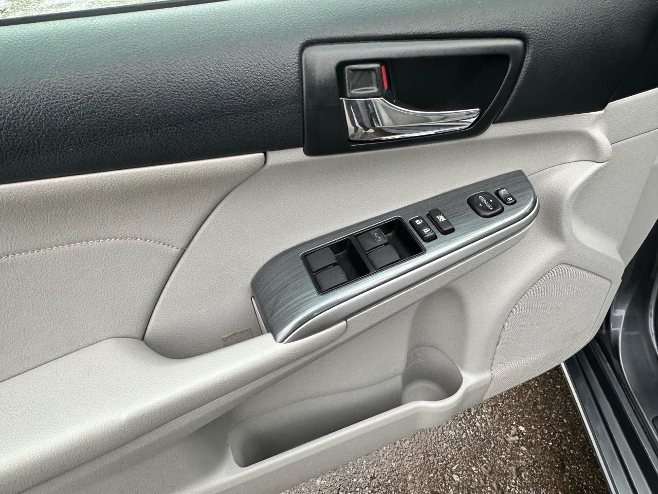 2014 Toyota Camry Hybrid XLE ~ HYBRID ~ NAV ~ REAR CAM ~ CERTIFIED Photo