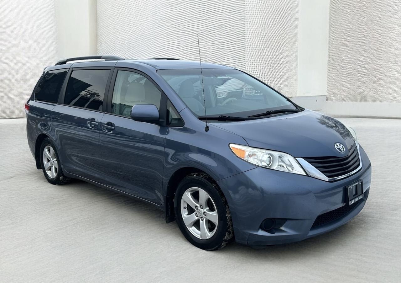 2014 Toyota Sienna LE ~ 8-Pass ~ PWR DOORS ~ NO ACCIDENTS Photo