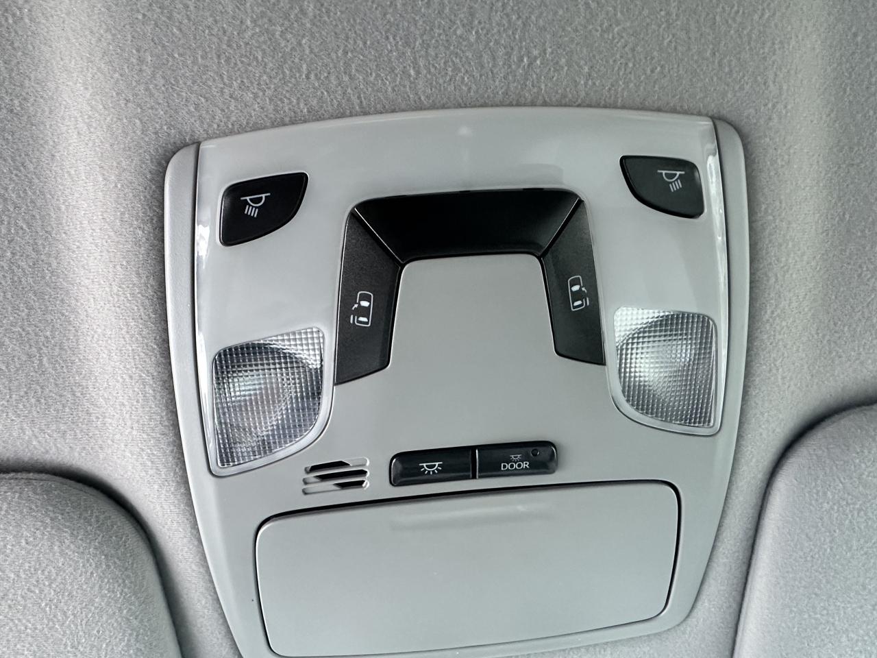 2014 Toyota Sienna LE ~ 8-Pass ~ PWR DOORS ~ NO ACCIDENTS Photo