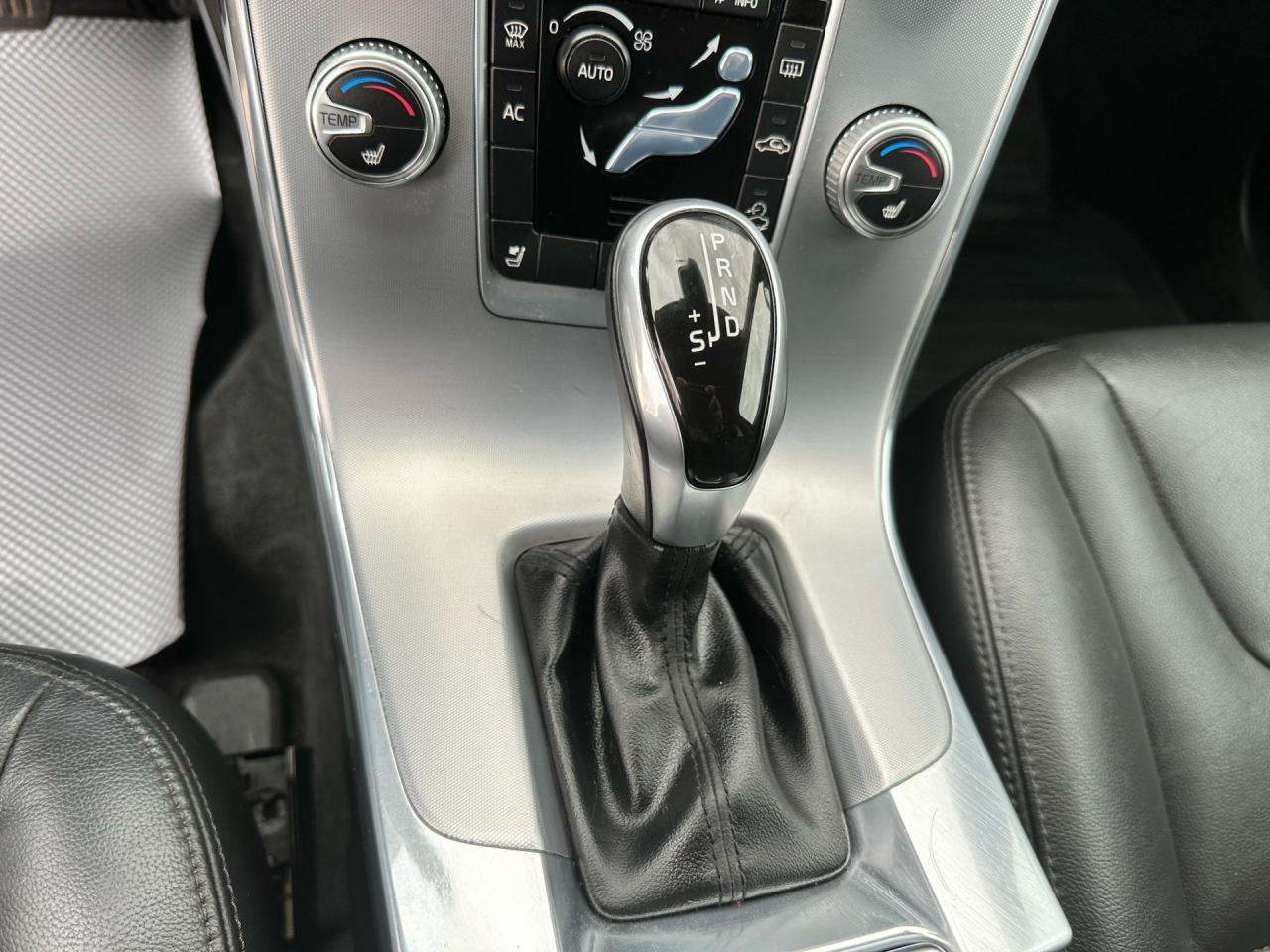 2017 Volvo V60 Cross Country T5 AWD ~ NO ACCIDENTS ~ CERTIFIED Photo