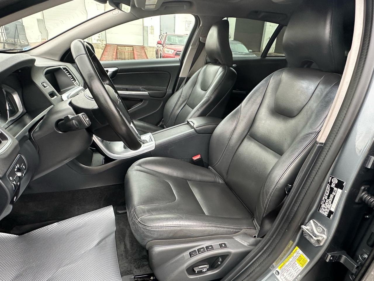 2017 Volvo V60 Cross Country T5 AWD ~ NO ACCIDENTS ~ CERTIFIED Photo