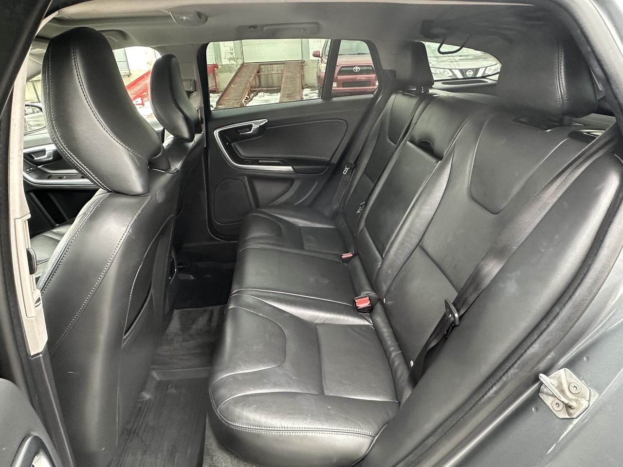 2017 Volvo V60 Cross Country T5 AWD ~ NO ACCIDENTS ~ CERTIFIED Photo