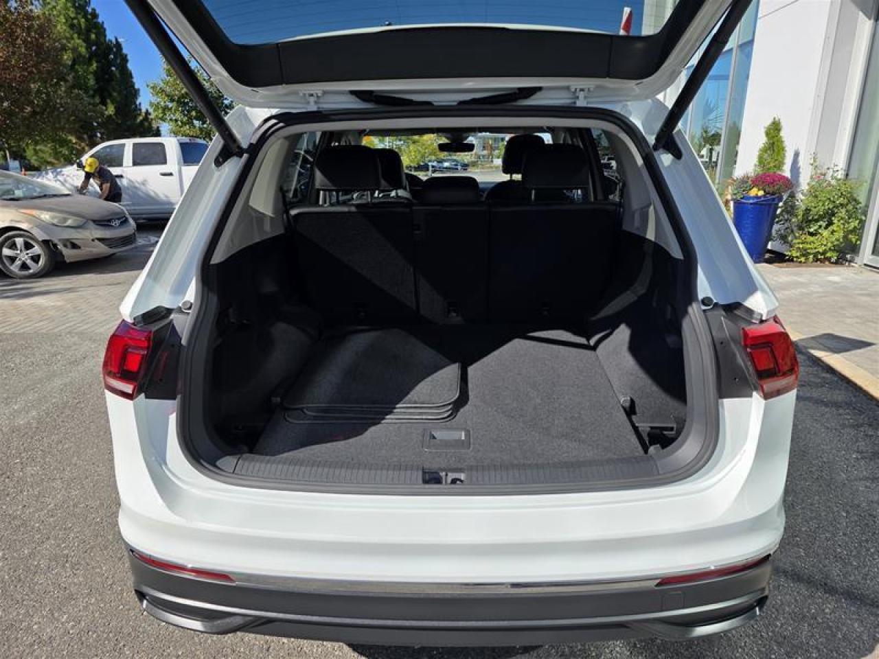 2022 Volkswagen Tiguan Comfortline 2.0T 8sp at w/Tip 4M Photo