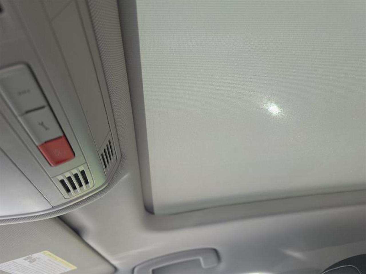 2022 Volkswagen Tiguan Comfortline 2.0T 8sp at w/Tip 4M Photo