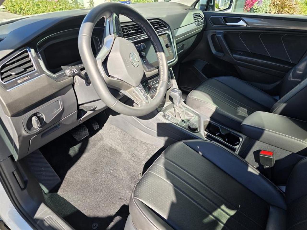 2022 Volkswagen Tiguan Comfortline 2.0T 8sp at w/Tip 4M Photo