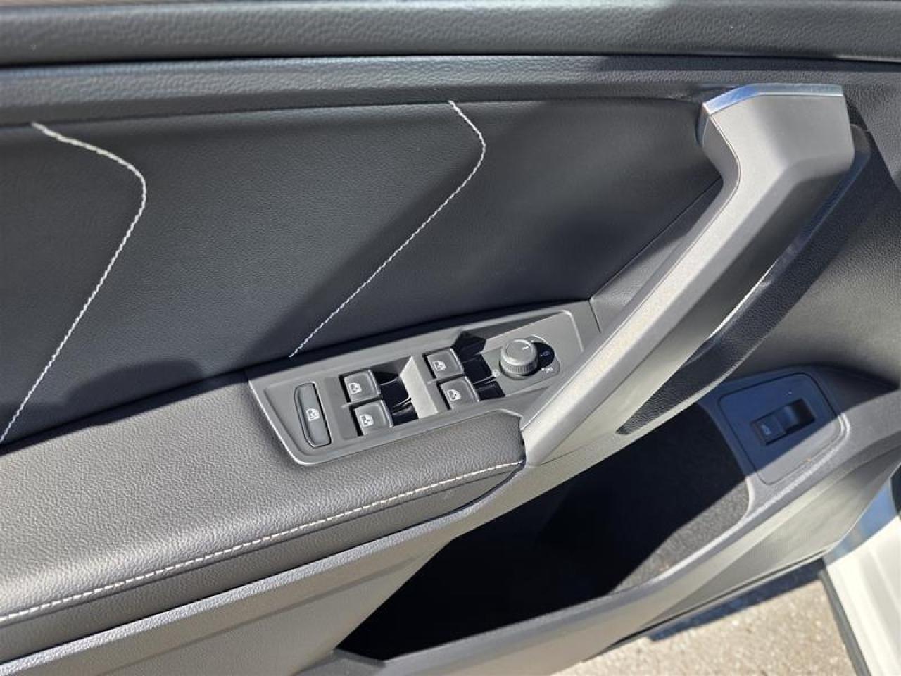 2022 Volkswagen Tiguan Comfortline 2.0T 8sp at w/Tip 4M Photo