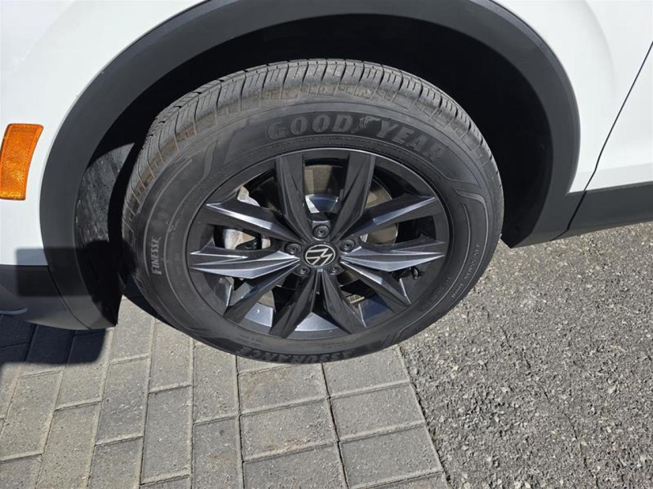 2022 Volkswagen Tiguan Comfortline 2.0T 8sp at w/Tip 4M Photo