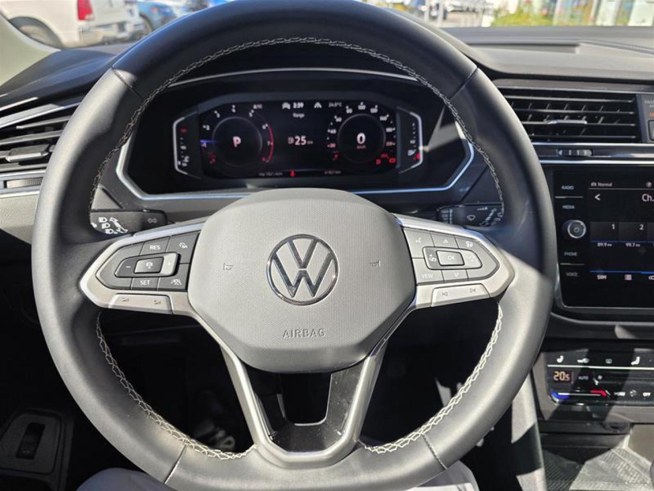 2022 Volkswagen Tiguan Comfortline 2.0T 8sp at w/Tip 4M Photo