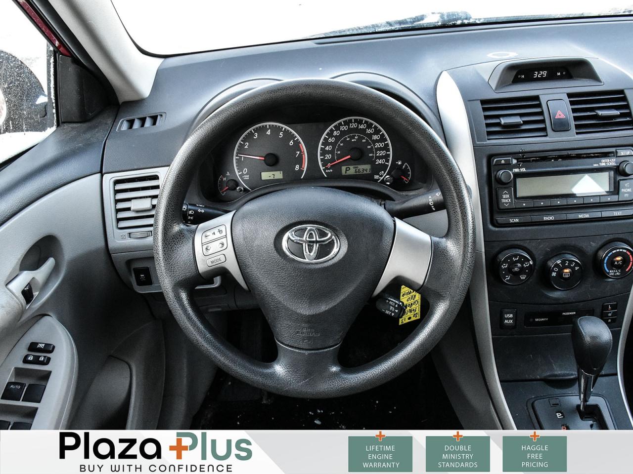 2013 Toyota Corolla 1 OWNER   CLEAN CARFAX   CERETIFIED / Photo