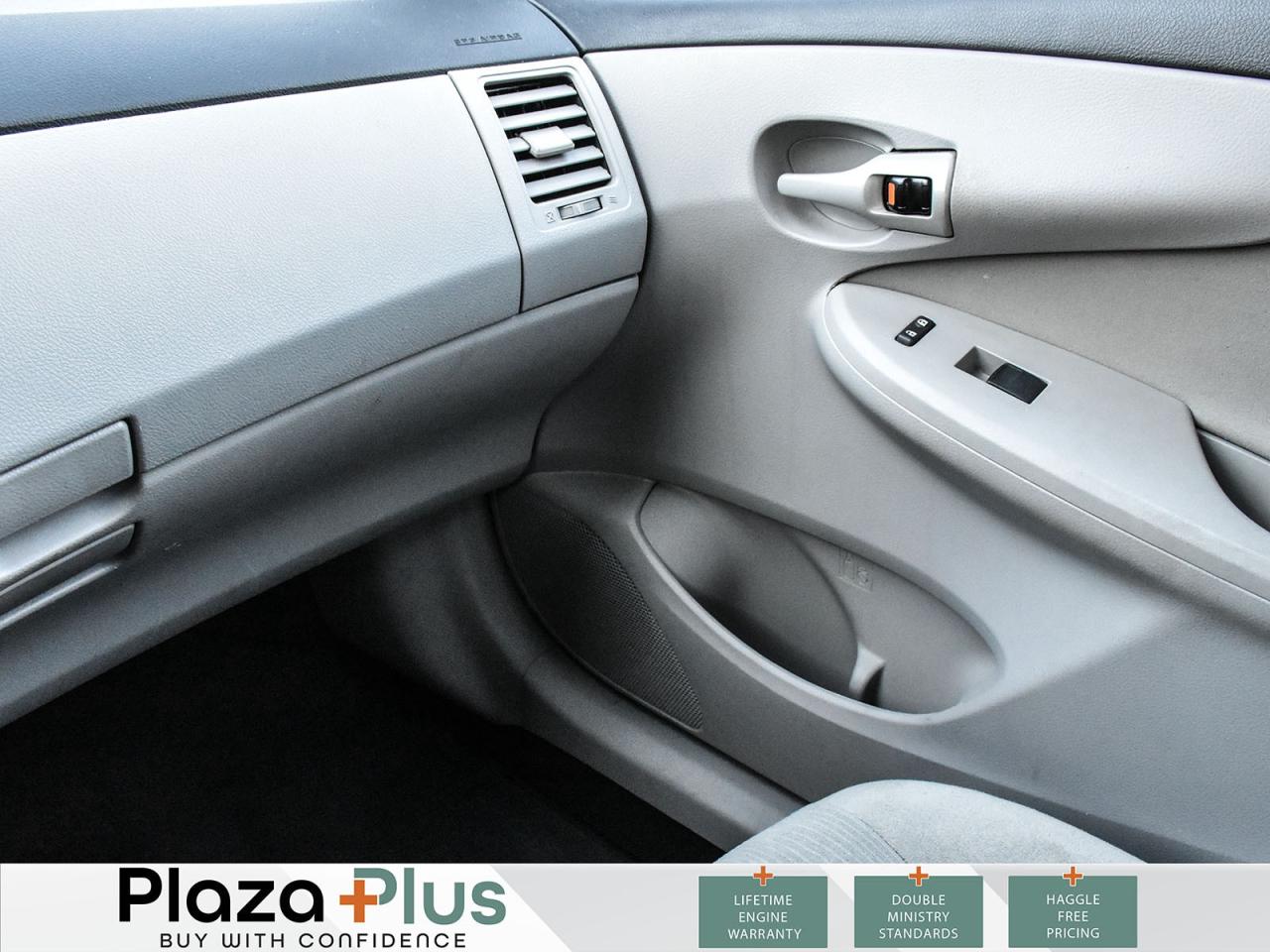 2013 Toyota Corolla 1 OWNER   CLEAN CARFAX   CERETIFIED / Photo