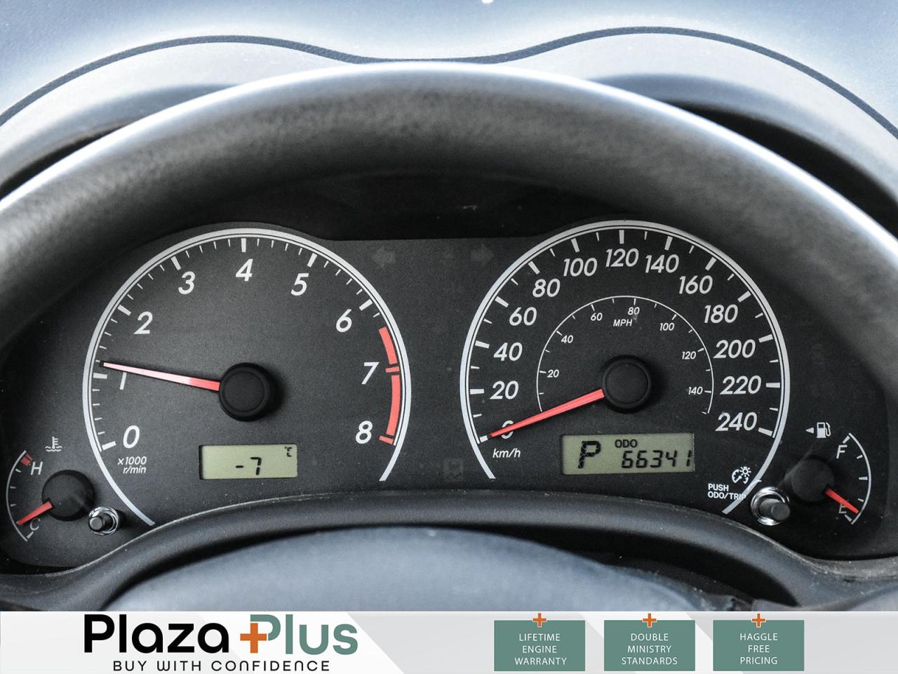 2013 Toyota Corolla 1 OWNER   CLEAN CARFAX   CERETIFIED / Photo