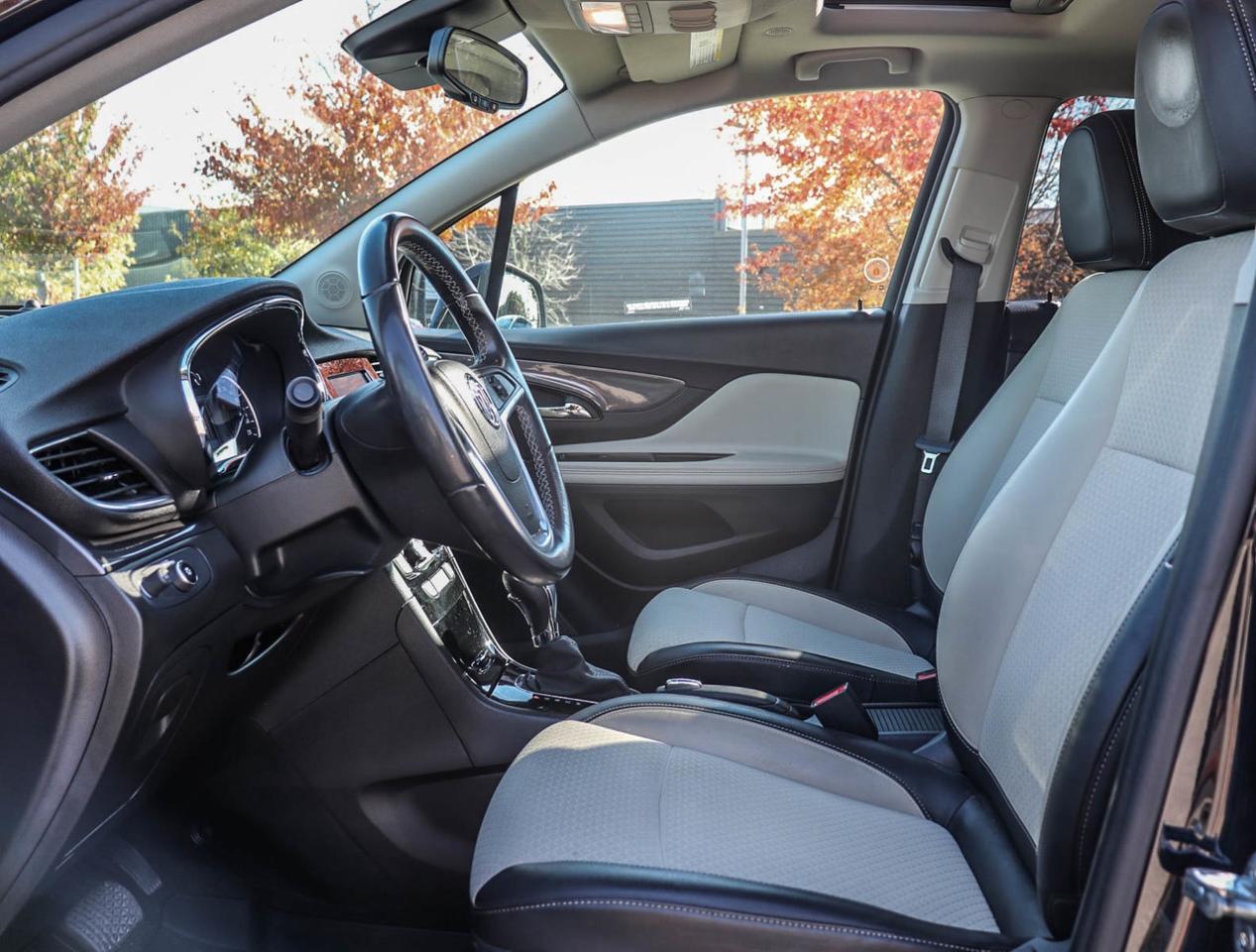 2022 Buick Encore Preferred AWD !!! ONE OWNER !!! LOW KM !!! ALLOYS Photo