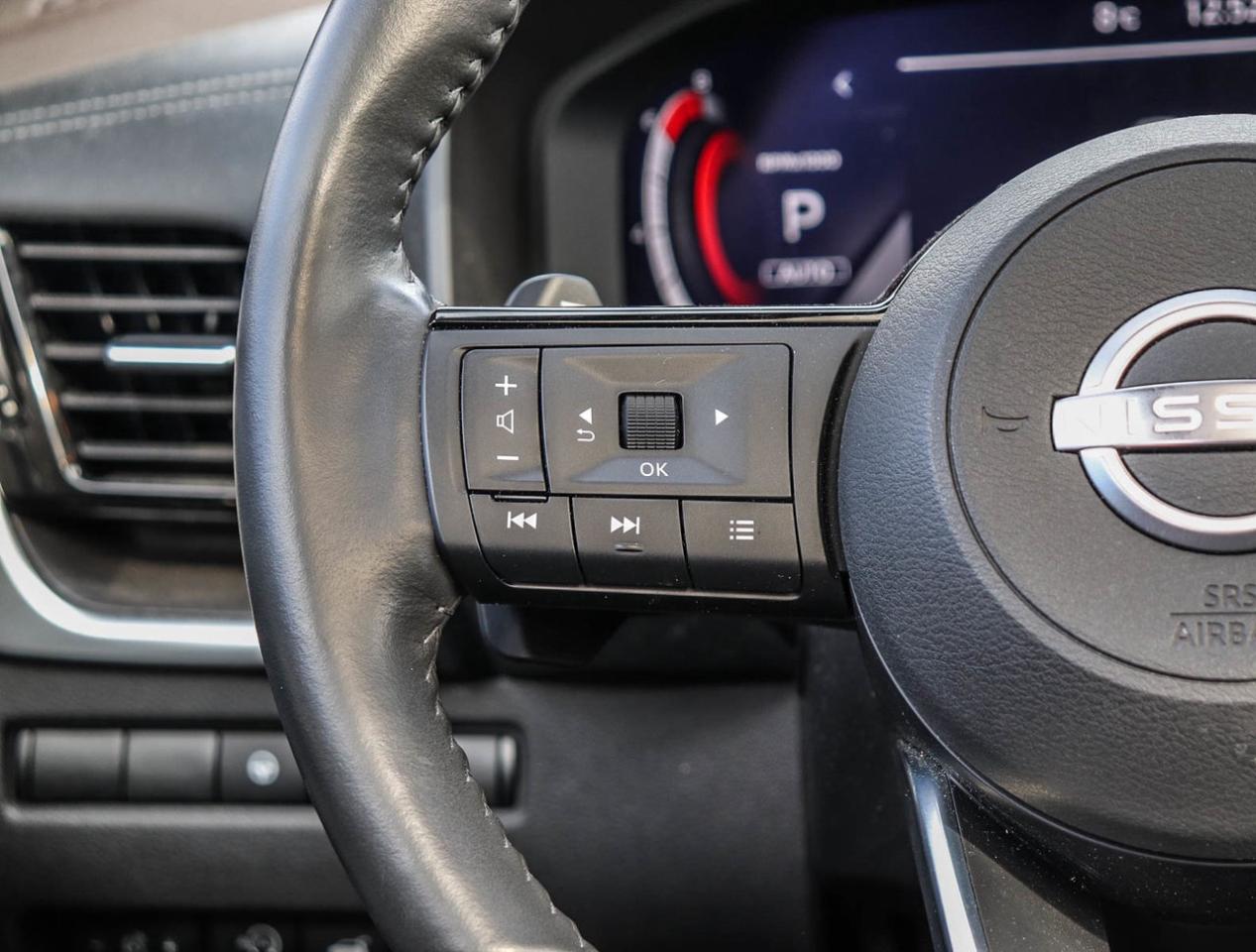 2023 Nissan Rogue Platinum Photo