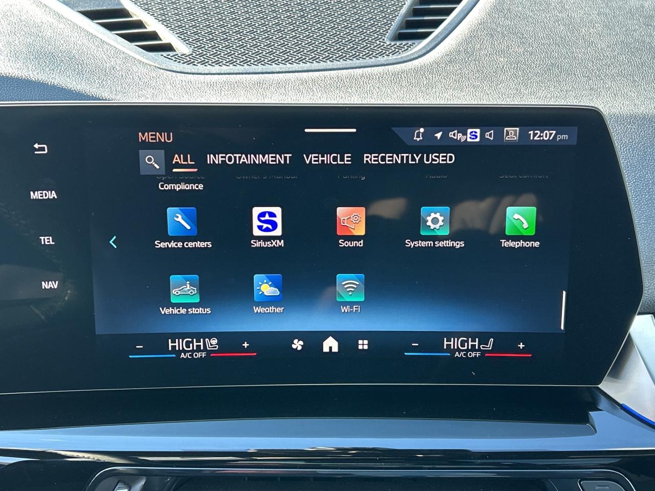 2025 BMW X1 PANOROOF, CARPLAY,ANDROID AUTO, REMOTE START, NAV Photo