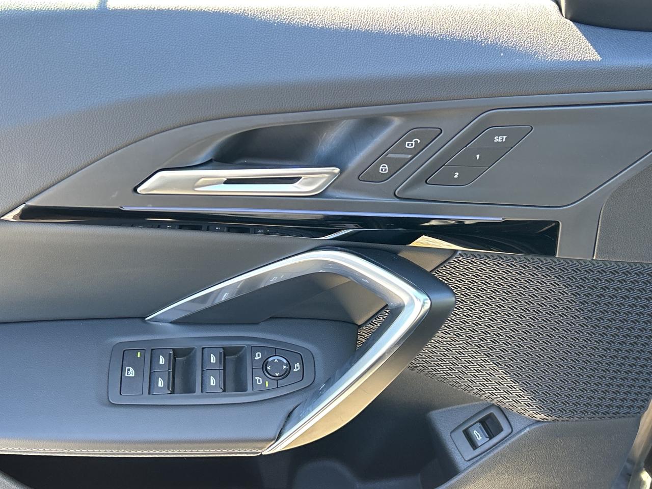 2025 BMW X1 PANOROOF, CARPLAY,ANDROID AUTO, REMOTE START, NAV Photo