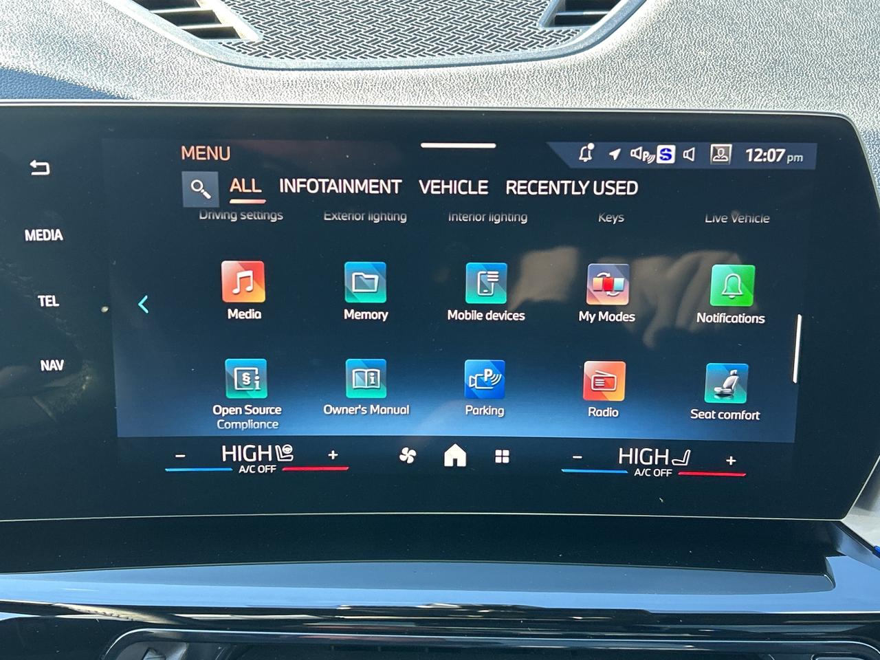2025 BMW X1 PANOROOF, CARPLAY,ANDROID AUTO, REMOTE START, NAV Photo