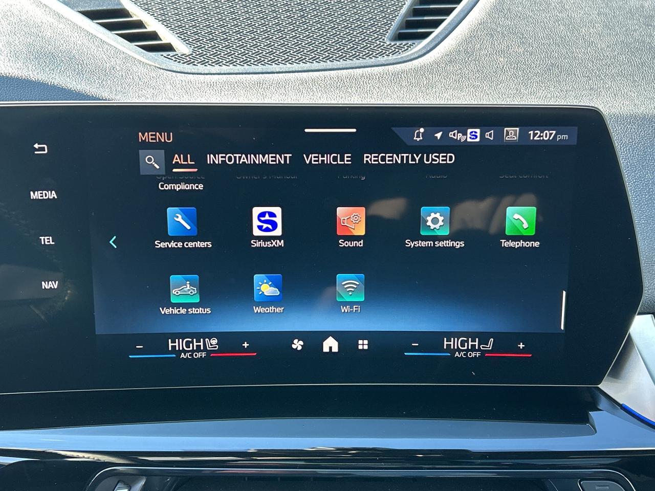 2025 BMW X1 PANOROOF, CARPLAY,ANDROID AUTO, REMOTE START, NAV Photo
