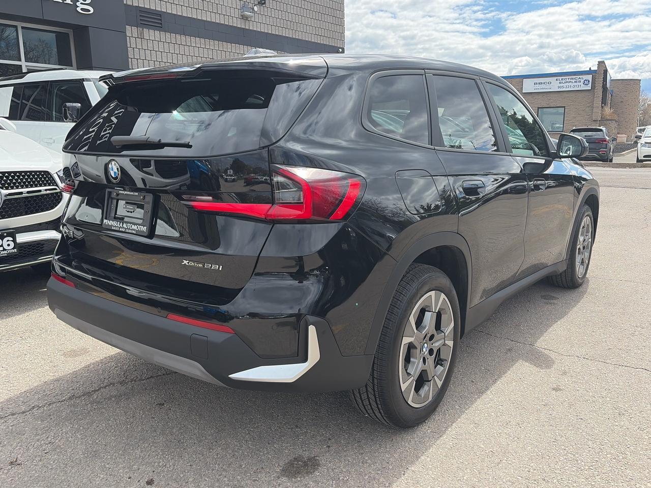 2025 BMW X1 PANOROOF, CARPLAY,ANDROID AUTO, REMOTE START, NAV Photo