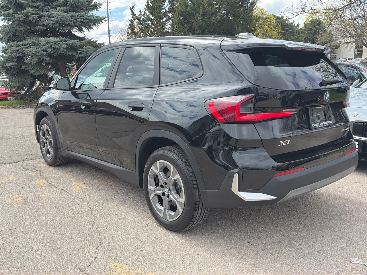 2025 BMW X1 PANOROOF, CARPLAY,ANDROID AUTO, REMOTE START, NAV Photo