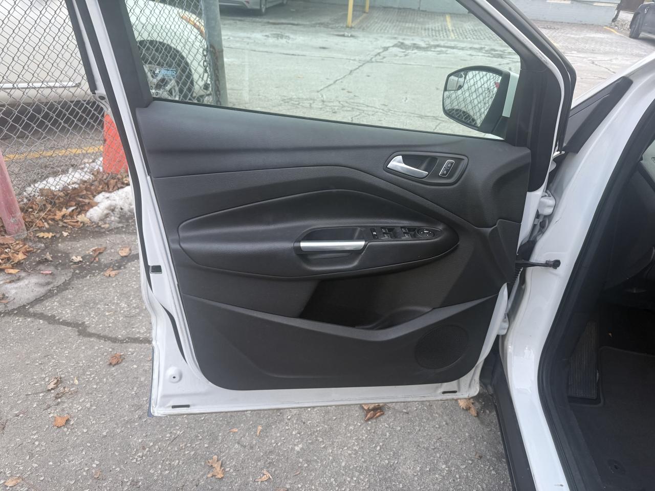 2015 Ford Escape *** 3 YEAR WARRANTY INCLUDED *** Photo