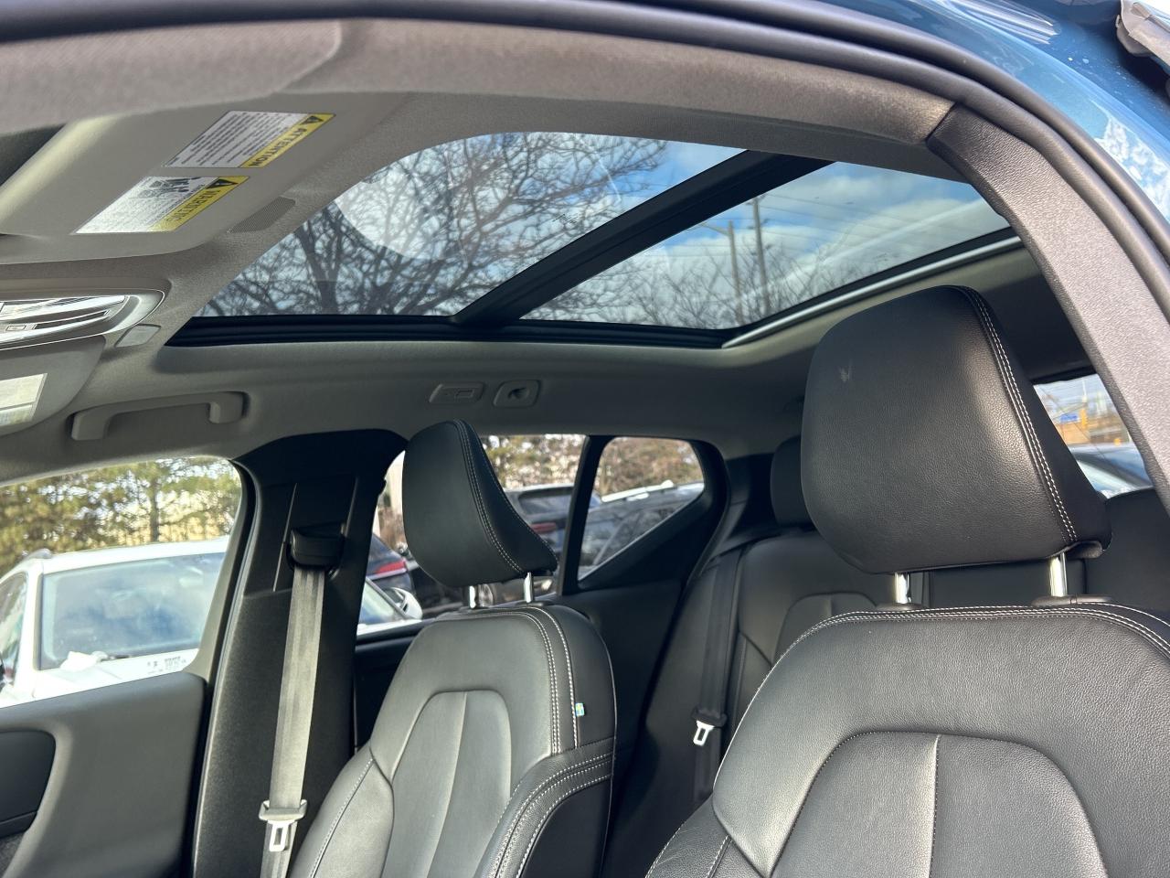 2024 Volvo XC40 B5 AWD PLUS-BRIGHT THEME,PANOROOF,CARPLAY,NAVI Photo2