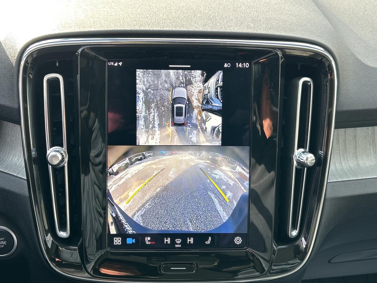 2024 Volvo XC40 B5 AWD PLUS-BRIGHT THEME,PANOROOF,CARPLAY,NAVI Photo