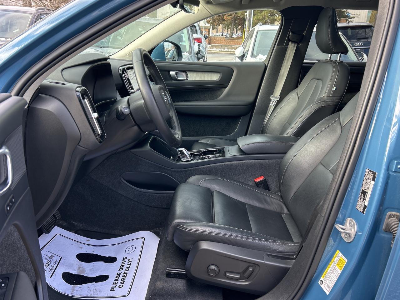 2024 Volvo XC40 B5 AWD PLUS-BRIGHT THEME,PANOROOF,CARPLAY,NAVI Photo